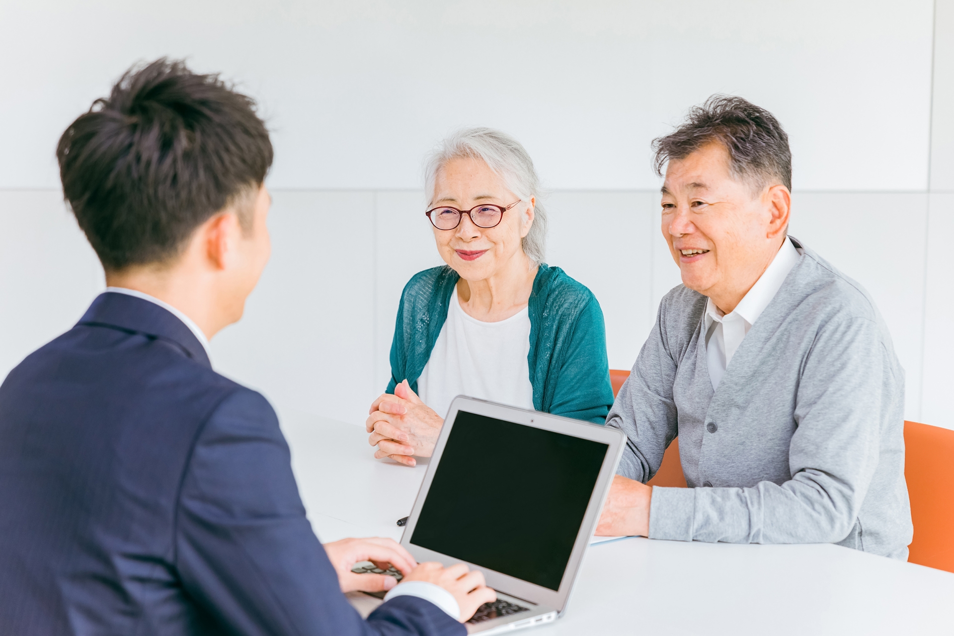 空き家について相談するご夫婦